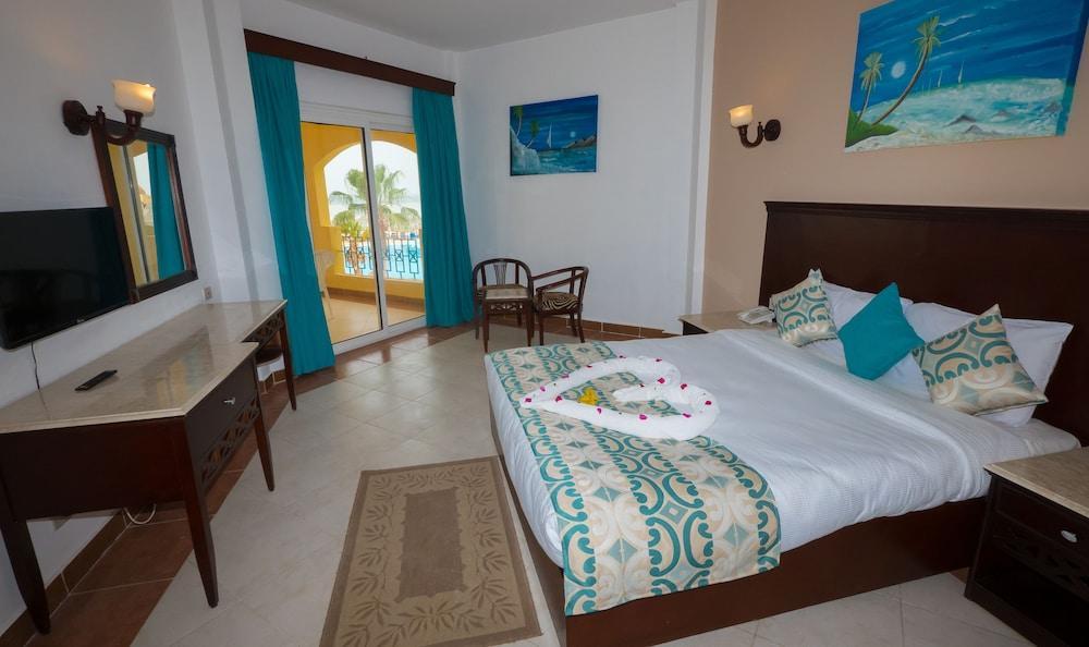 Blue Reef Red Sea Resort Marsa Alam Екстериор снимка