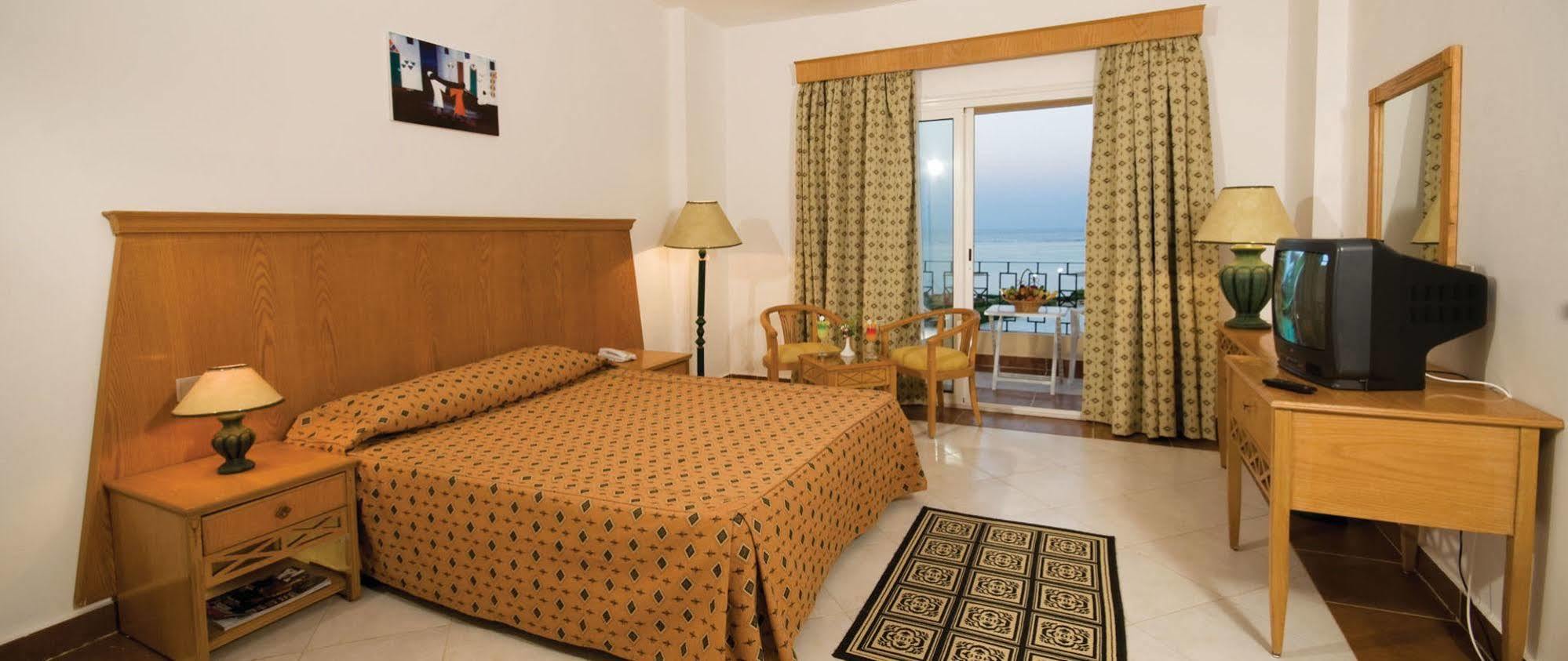 Blue Reef Red Sea Resort Marsa Alam Екстериор снимка
